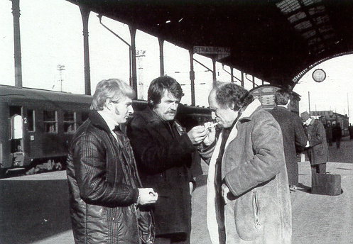 Léo Ferré sur le quai de la gare de Strasbourg avec Thierry et Maurice Frot, 1969